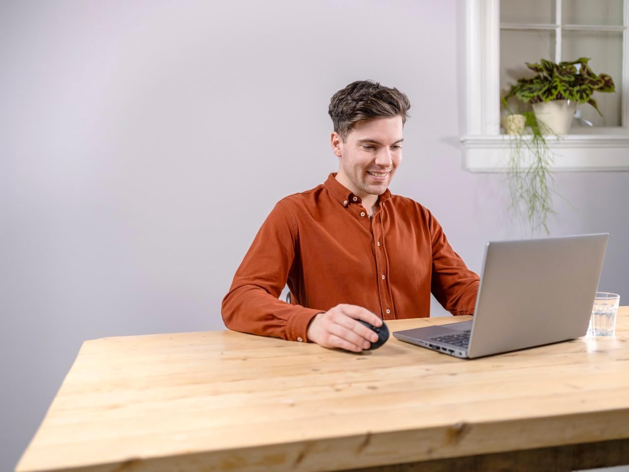 Trust Verto Wireless Ergonomic Mouse, Vertical Mouse with Storable USB Micro-receiver, 800-1600 DPI, 6 Buttons, Illuminated Mouse for Right Hand Users for PC, Laptop, Mac, Batteries Included - Black