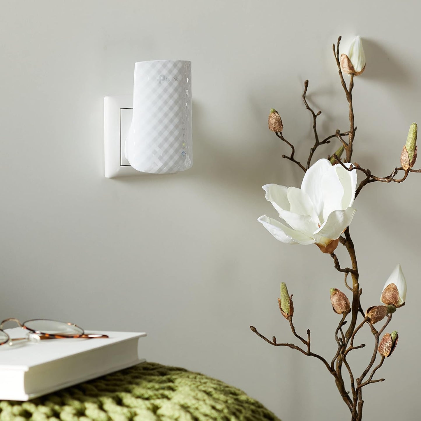 TP-Link RE220 WiFi Extender Booster, Dual-Band AC750 Mbps Range Extender Repeater with Ethernet Port