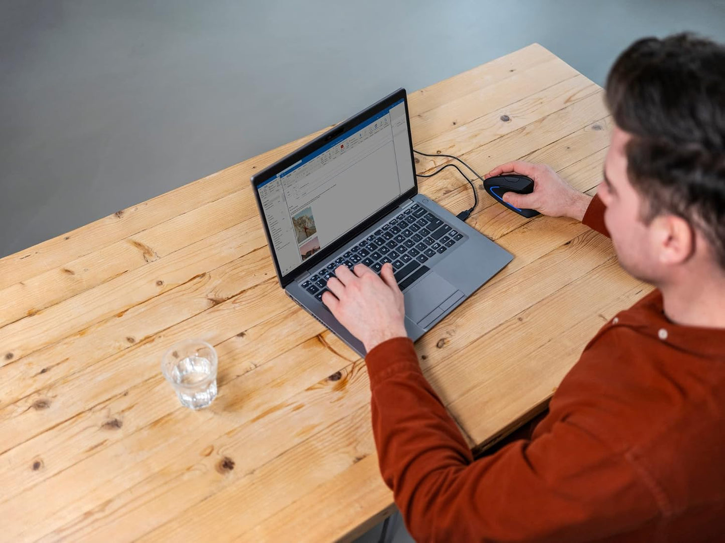 Trust Verto Wired Ergonomic Mouse, Vertical Mouse with LED Illumination, 1000-1600 DPI, 6 Buttons, for Right Hand Users, Computer Mouse for PC and Laptop - Black